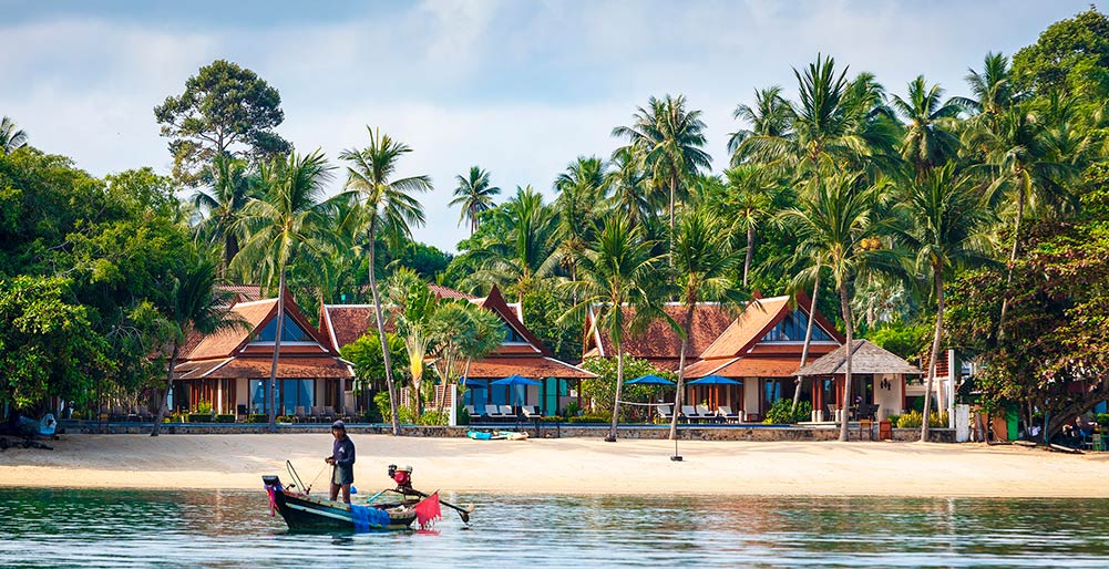 Tawantok Beach Villas - The villa and local boat feature